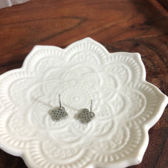 Women  Mini Sliver Plated Clover Studs Earrings Stainless Steel Clover Four Leaf - Picture 11 of 12